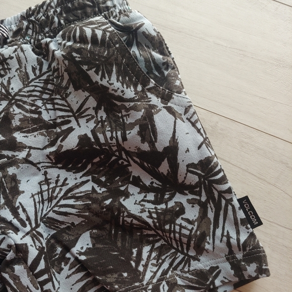 VOLCOM Baby NEW Blue Palm French Terry Hoodie & Shorts Set - Picture 7 of 12